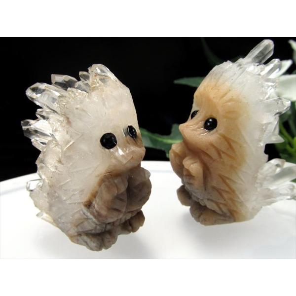 メノウ(瑪瑙) ハリネズミ 彫刻置物 高さ約35mm-45mm 重さ約25g-45g 1個売り 人間...