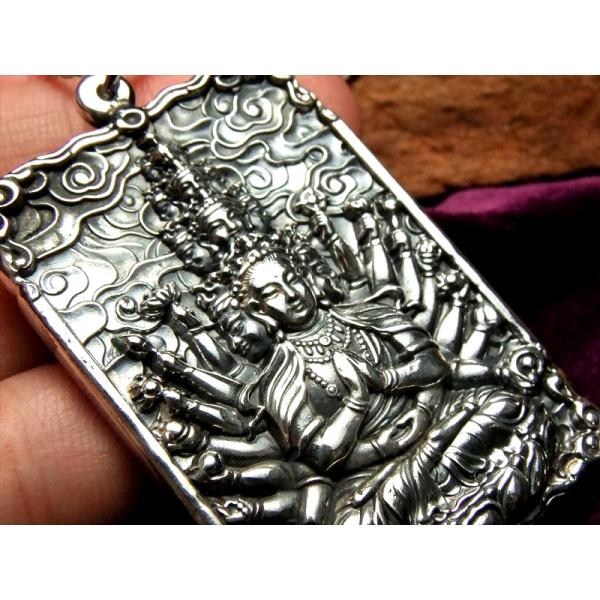 高品質シルバー 両面彫刻 千手観音像 彫刻ペンダントトップ 縦約50mm 1個売り キーホルダーにも...