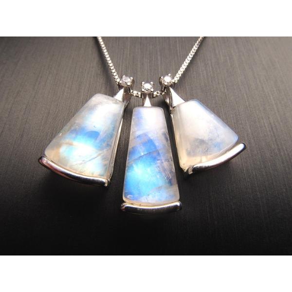 4A ブルームーンストーン ペンダント トップ ジルコニア装飾付き 重さ1.7-2.3g インド産