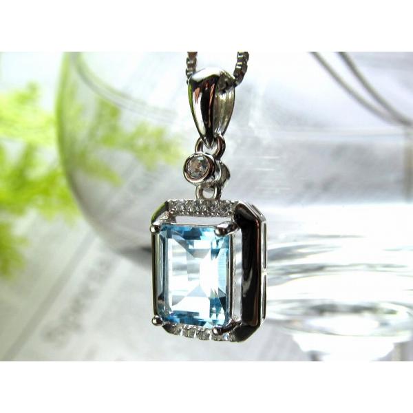 スイスブルートパーズ ペンダントトップ バケットカット型 石サイズ縦約8mm 透明度抜群 爽やかなス...