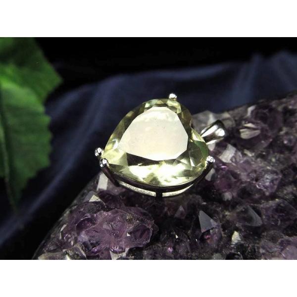 豪華な大粒 5A リビアングラス ハートカット ペンダントトップ 石サイズ縦約14.6mm×約14m...