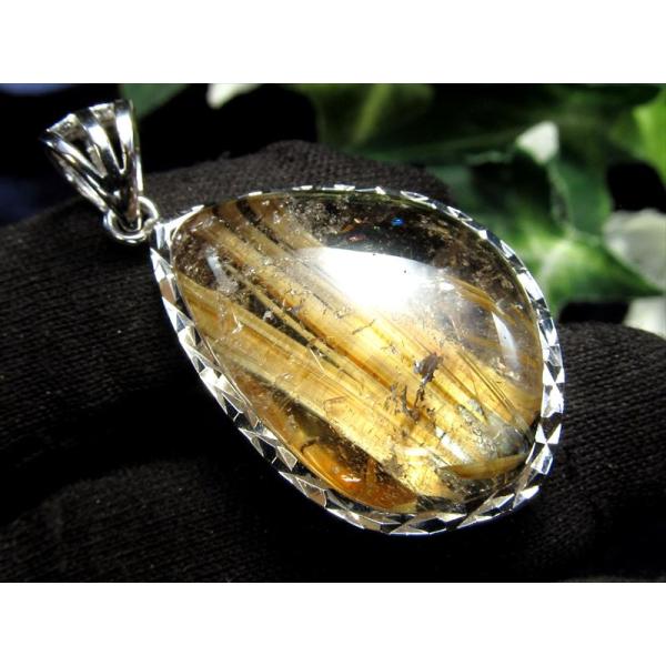 極太タイチン針入り S級 ヘマタイト入り タイチン ゴールドルチルクォーツ ペンダントトップ 重さ約...