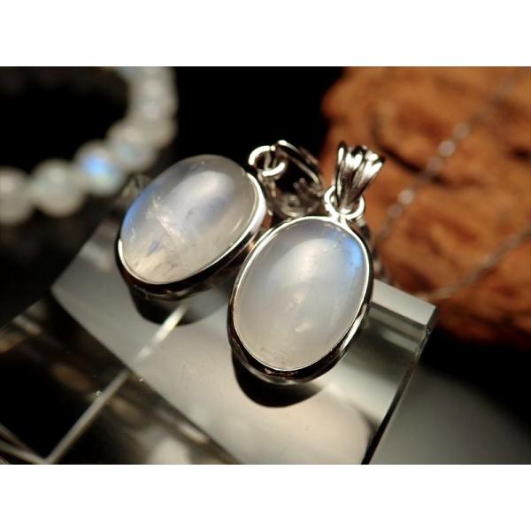 激安宣言 ブルームーンストーンペンダントトップ ぷっくりオーバル型 石サイズ縦約11mm×横幅約8....