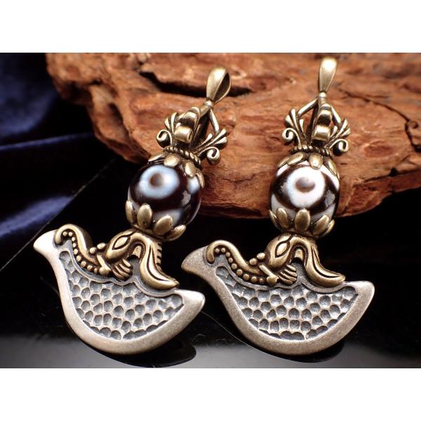 天珠×密教法具 三眼天珠カルタリ 曲刀・宝斧 縦約43mm 開運&amp;魔除け 魔を断ち切り幸せへと導く ...