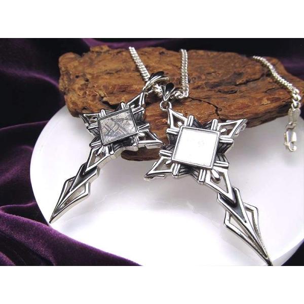 激安宣言 ギベオン ペンダントトップ スクエアクロスモチーフ 最大幅約59mm 1個売り メテオライ...