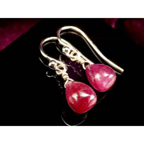 ルビーピアス 全長約22mm メイン石縦約8mm 揺れるフックタイプ ミャンマー産