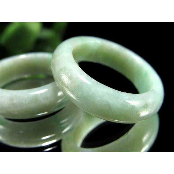 グリーンジェイド リング 幅約5mm-7.5mm リングサイズ約13号 淡緑色の優美なグラデーション...