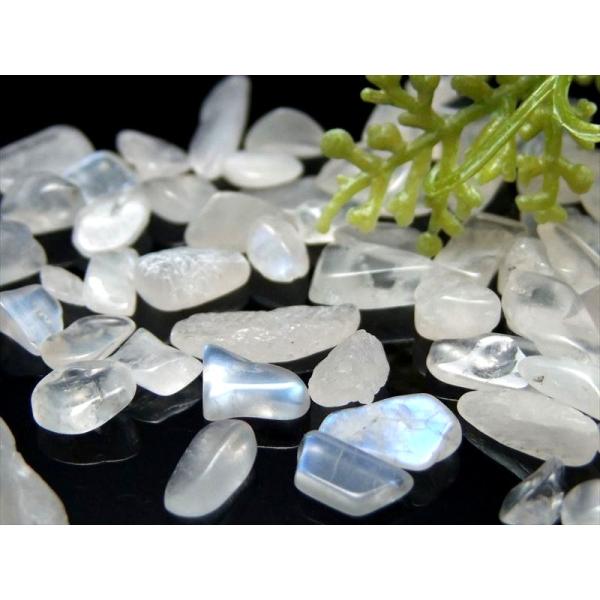 幻想的なフロストタイプ ブルームーンストーン ホワイトムーンストーン さざれ 100グラム 永遠の愛...