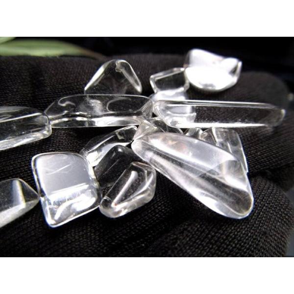 神秘の島 マダガスカル産 天然水晶さざれ石 クリスタル さざれ 中粒タイプ 約500g入り 粒の大き...