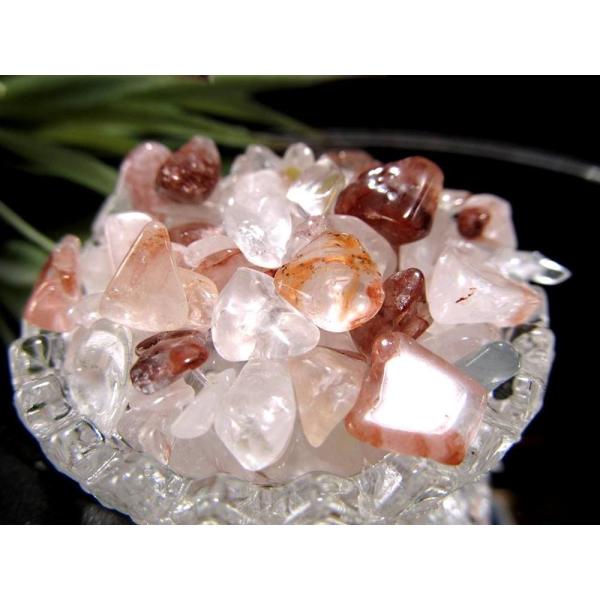 数量限定 大人気 レッドタイプ マニカラン産水晶さざれ 約100g入り 粒の大きさ約5-15mm ギ...