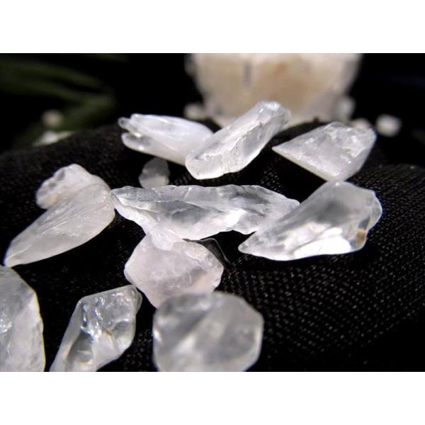 大感謝奉仕品 前回即完売 マニカラン産 水晶さざれ Sサイズ たっぷり約500g入り 粒約3-6mm...