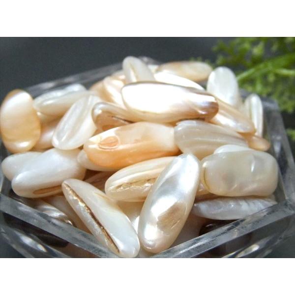 マザーオブパール さざれ 一袋200g 粒約6mm-20mm 子宝や繁栄を象徴する子育てのお守り オ...