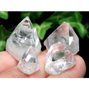 セット売り アポフィライト(魚眼石) 結晶 50g 7-12個入り 粒の大きさ 約15-30ミリ 希少 強力な浄化の石 インド産｜comrose