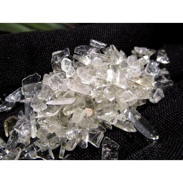 小粒タイプ リビアングラス さざれ 約20g入り 粒の大きさ約2mm-10mm 上質リビアングラス使...