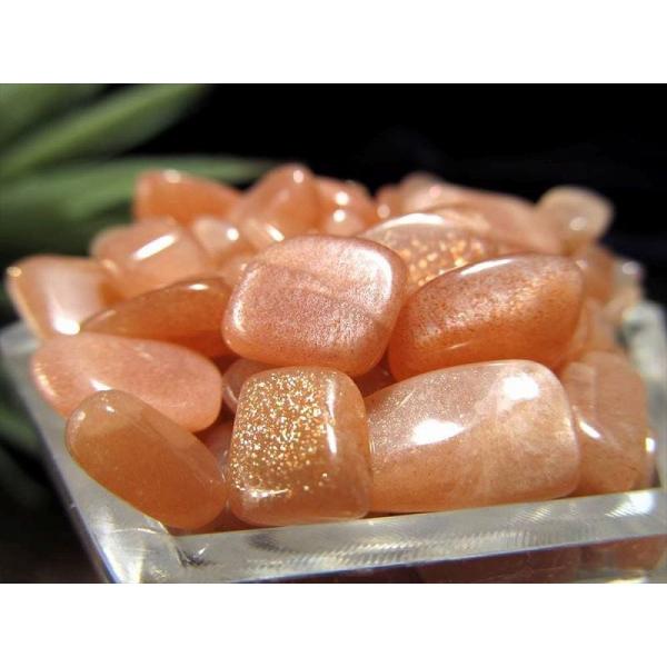 オレンジムーンストーン さざれ 約200g入り 粒の大きさ約8mm-15mm 上品な煌めきと艶々シラ...