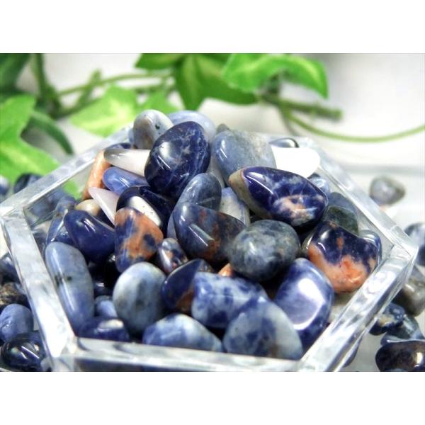 レッドラインやインペリアルも ソーダライト（方曹達石）さざれ石 約200g入り 粒の大きさ約4mm-...