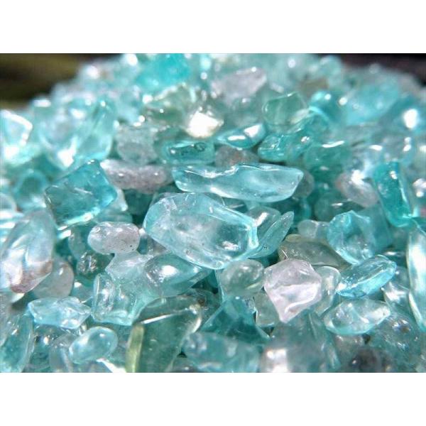 小粒タイプ スカイアパタイト 燐灰石 さざれ 約100g入り 濃色高透明度タイプ 浄化用・インテリア...