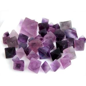 激レア・紫 パープルフローライト 8面体結晶 約50gセット 幅約6mm-25mm 色彩鮮やか まるで氷砂糖 お守りやインテリアとしても 中国 浙江省産 パワーストーン