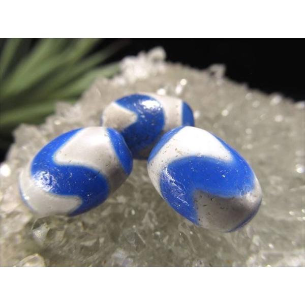 鮮やかブルー ブルーアゲート 虎牙天珠(こがてんじゅ) ころんと可愛いミニ天珠 全長約14mm-16...