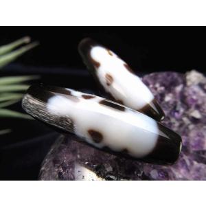 純真ホワイトカラー 四線虎牙天珠 しせんこがてんじゅ 縦サイズ:約15mm