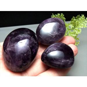 不安解消のお守り・瞑想用 濃い紫 アメジストタンブル 握り石 重さ約50g-60g 浄化・お守り・インテリアなどに ブラジル産