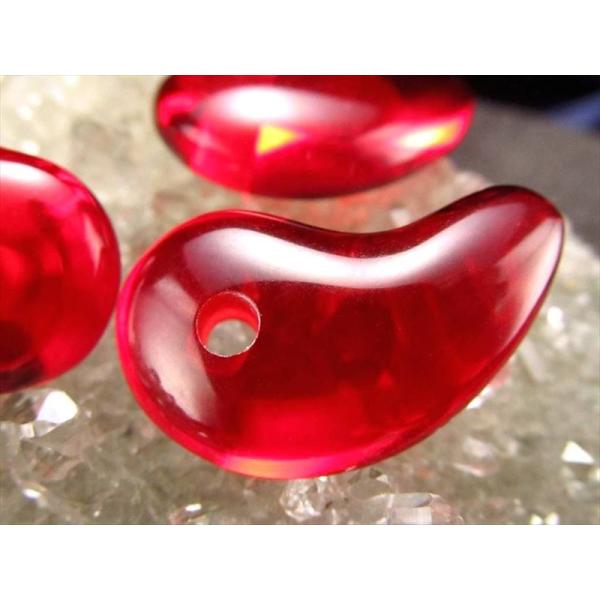 1個売り バルティックアンバー 天然琥珀 勾玉 レッドカラー 縦約24mm-26mm×横約14mm-...