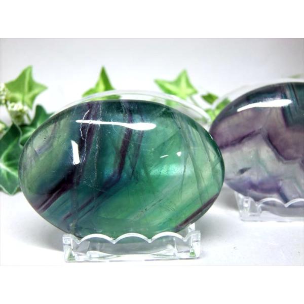 つやつや透明 レインボーフローライト 蛍石 タンブル ホットストーン形状 1個売り 重さ 約80g-...