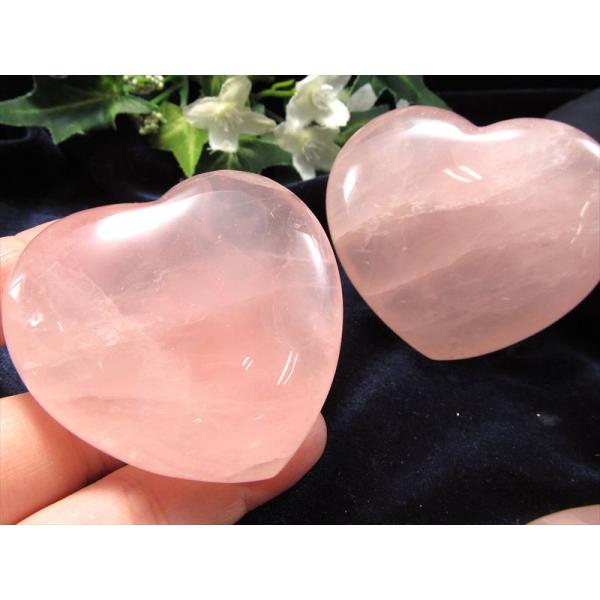 ぷっくりタイプ ローズクォーツ ハート型タンブル 重さ 約100g-120g つやつや 透明感抜群 ...