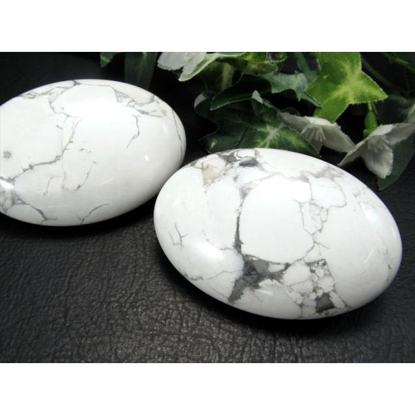 ハウライト パームストーン 重さ 約80g-85g前後 大きさ約6cm×4cm 菱苦土石 マッサージ...