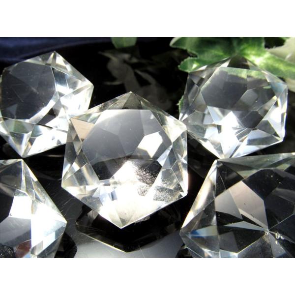 水晶 六芒星カット タンブル 最大幅約27mm 1個売り 超透明 すべての浄化と純粋さを象徴する石 ...