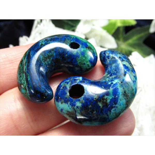 1個売り クリソコラインマラカイト アズライトマラカイト 勾玉 重さ約7g-9g 自然が生んだ奇跡の...