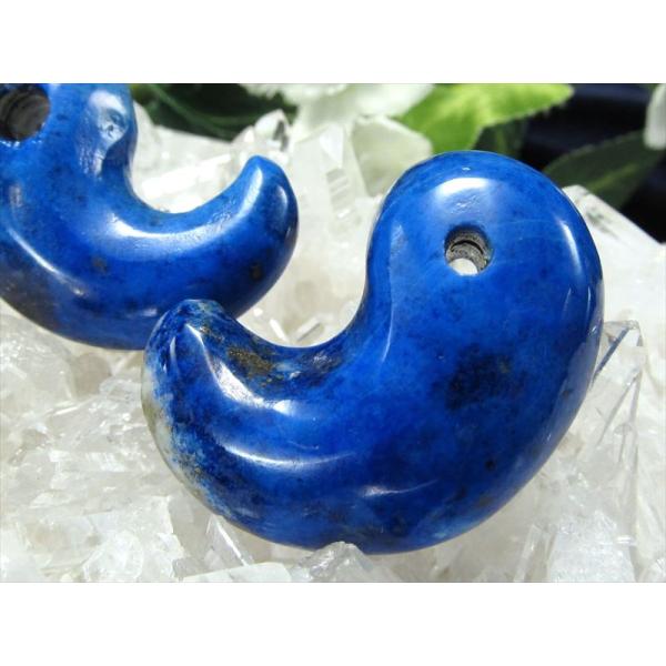 1個売り Lサイズ ラピスラズリ 勾玉 縦約30mm-34mm 高貴な美しい瑠璃色 知恵を授ける石 ...