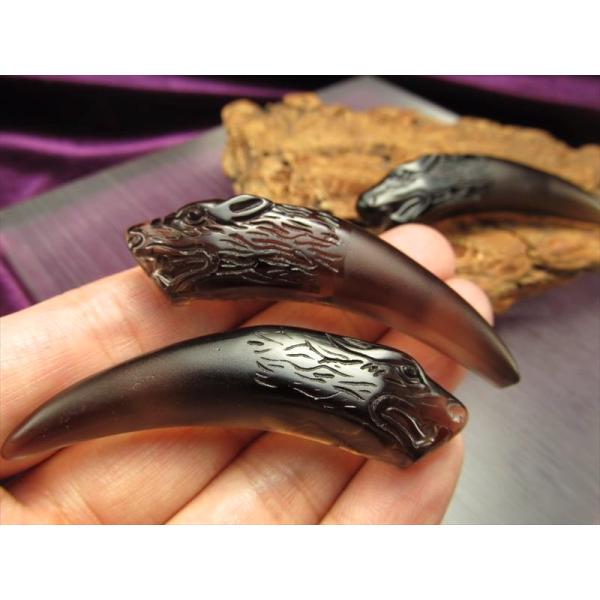 激安宣言 龍頭牙タンブル 透明オブシディアン 〈黒曜石〉Mサイズ 全長約58mm 迫力のドラゴンファ...