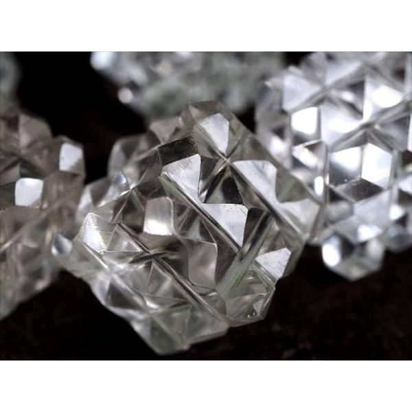 ヒマラヤ水晶 多面ピラミッドキューブ 幅約18mm-20mm 54個の多面ピラミッド 浄化力の強い希...