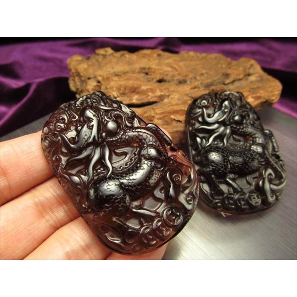 激安宣言 透明オブシディアン 黒曜石 睚眦 ヤアズ 彫りカービングプレート 縦約55mm メキシコ産...