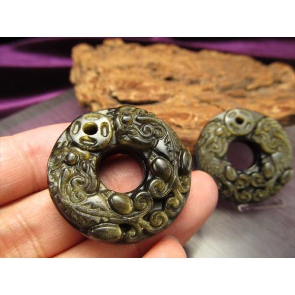 激安宣言 ゴールデンシャインオブシディアン 黒曜石 夫婦貔貅 ヒキュウ 彫り リングプレート 縦約3...