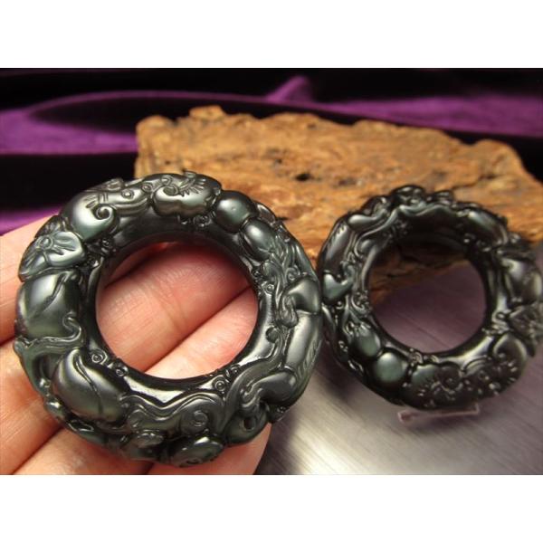 激安宣言 レインボーオブシディアン 黒曜石 きつね彫り リングプレート 縦約45mm 稲荷神の神使 ...