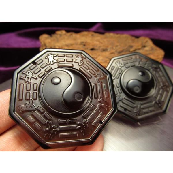 激安宣言 透明オブシディアン 黒曜石 太極八卦 乾坤震巽坎離艮兌 オクタゴンプレート 縦約47mm ...