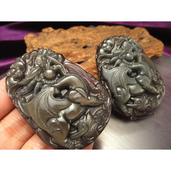 激安宣言 レインボーオブシディアン 黒曜石 龍彫り カービングプレート 縦約54mm メキシコ産 g...