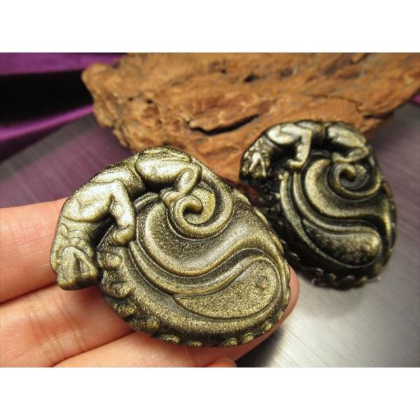 激安宣言 ゴールデンシャインオブシディアン(黒曜石) 虎彫り カービングプレート 縦約43mm メキ...