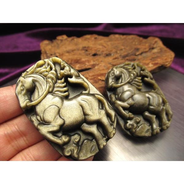 激安宣言 ゴールデンシャインオブシディアン 黒曜石 馬彫りカービングプレート 縦約51mm メキシコ...