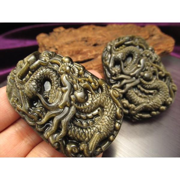 激安宣言 ゴールデンシャインオブシディアン（黒曜石） 龍彫り カービングプレート 縦約57mm前後 ...