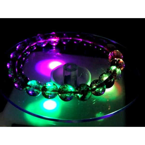 LED発光の回転台座(本体 白) 5パターンの発光 透明な天然石のディスプレイに LED回転ディスプ...