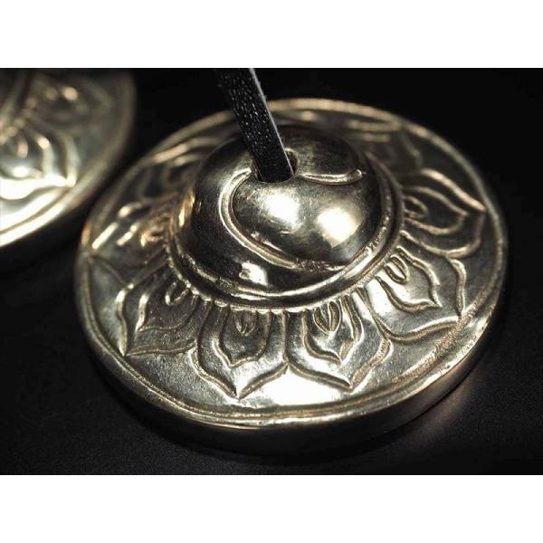 神聖な音色 動画あり ティンシャ ロータスデザイン 直径約5cm 紐の長さ約17cm-34cm ラマ...