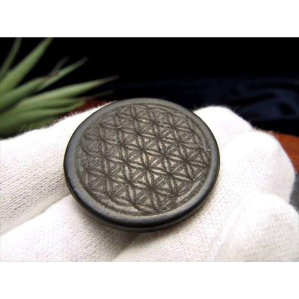 神聖幾何学デザイン シュンガイト シュンガ石 フラワーオブライフ プレートシール 幅約30mm×厚み...