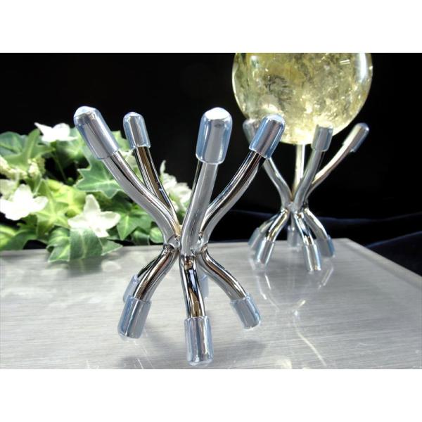 シルバーカラー 丸玉用 金属製デザイン台座 最大幅約55mm×高さ約65mm 2025年10月再入荷...