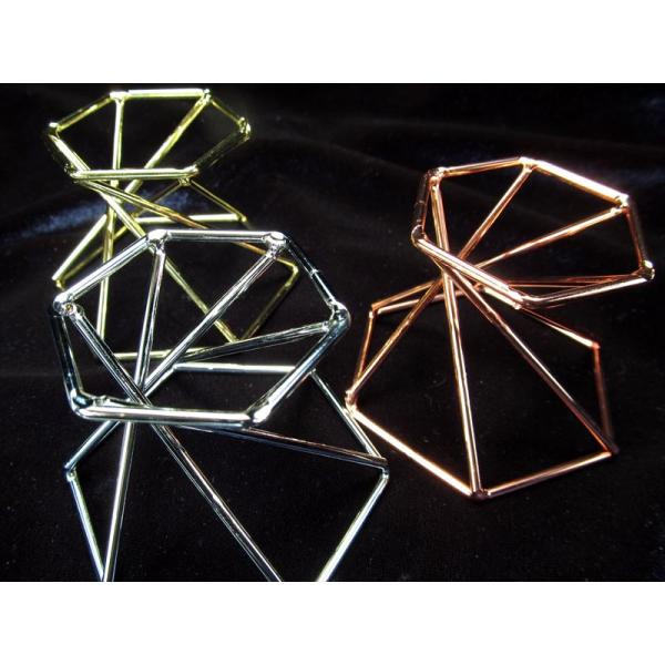 選べる3カラー 丸玉用 金属製ツイストフレーム台座 最大幅約60mm×高さ約40mm ねじれフレーム...