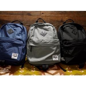 COACH（コーチ） ヘリテージ シグネチャー キャリー スーツケース