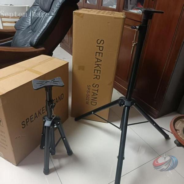スピーカースタンド、伸縮式本棚スピーカースタンド株式会社錦ファミリーステージ会議室に最適（1ペア、ブ...
