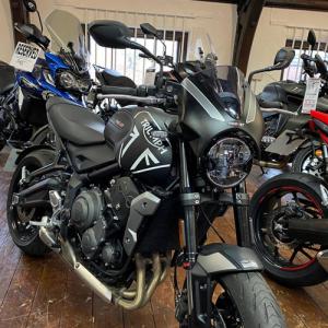 トライアンフ　トライデント６６０　アクラポビッチフルエキゾーストマフラー Webike | AKRAPOVIC アクラポビッチ レーシングライン(3-1)フル